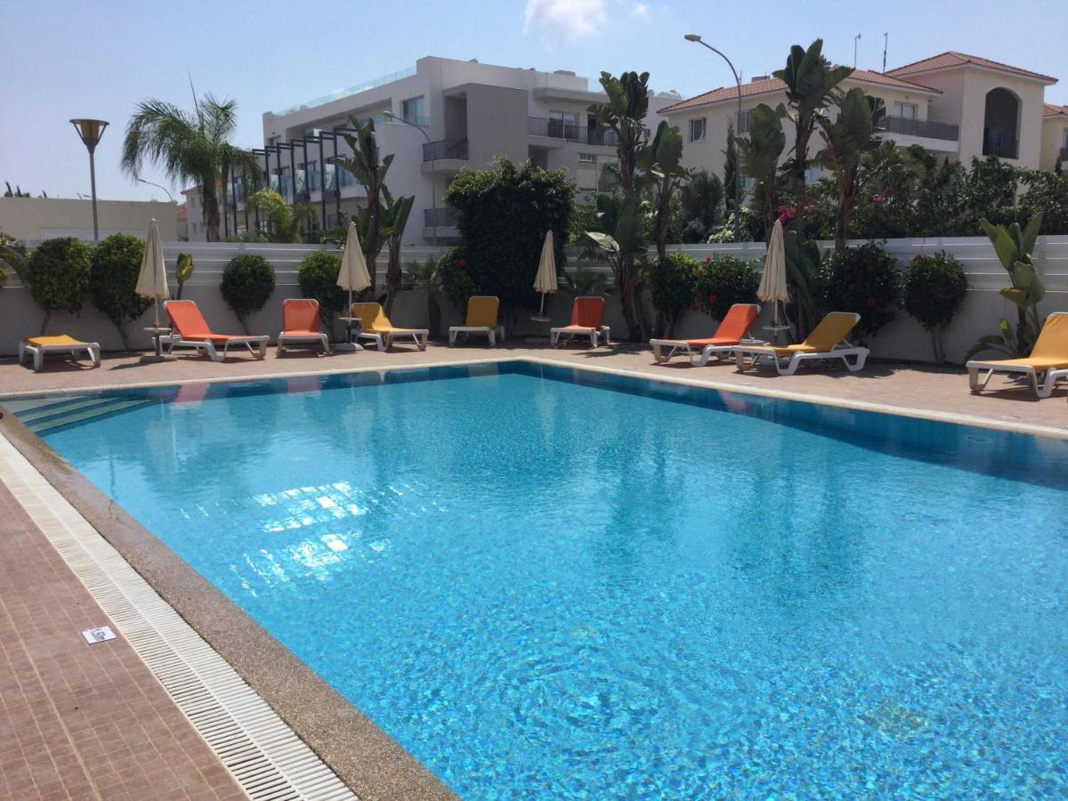 Apartment Helena Paralimni Exteriör bild