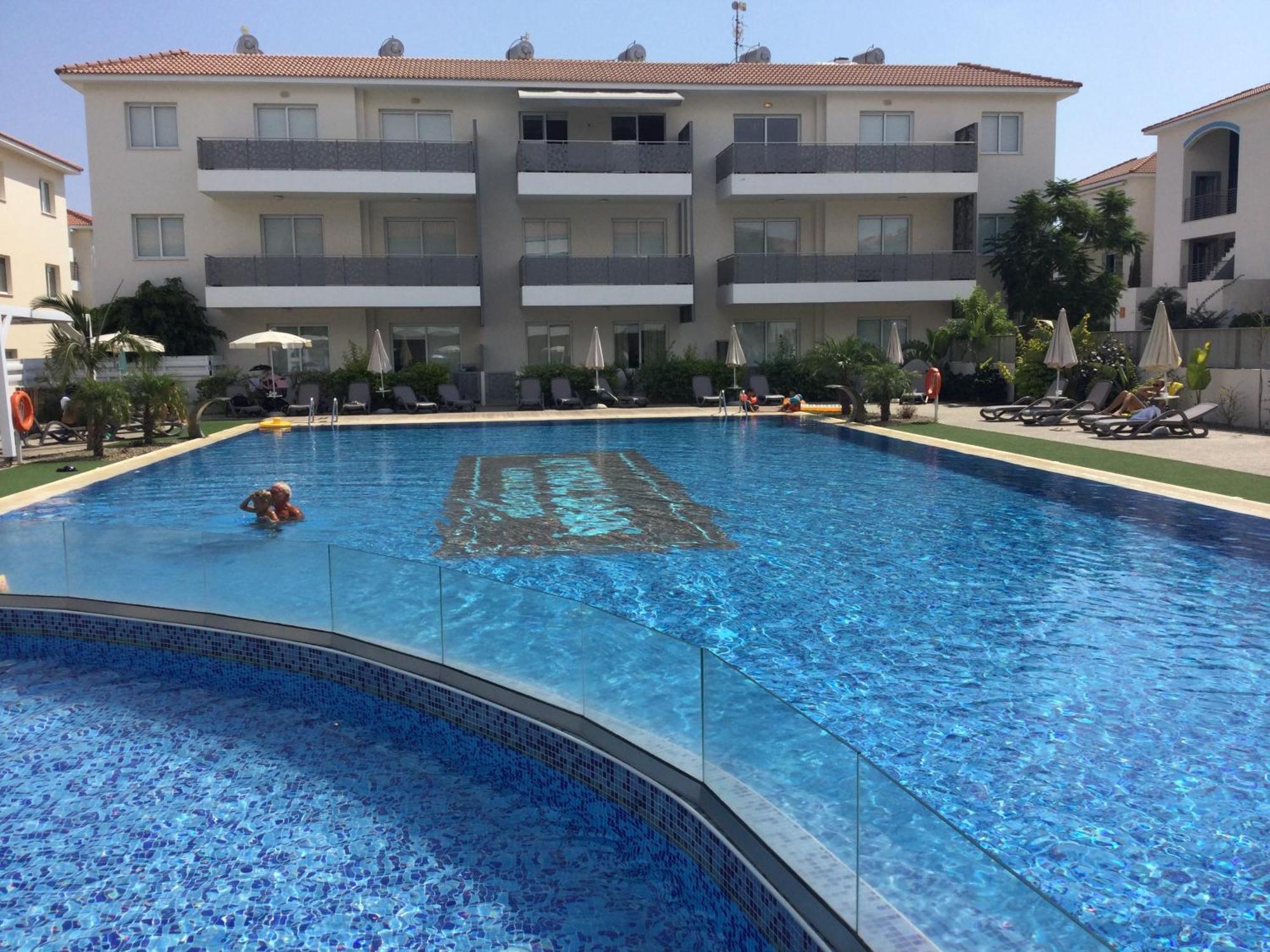 Apartment Helena Paralimni Exteriör bild
