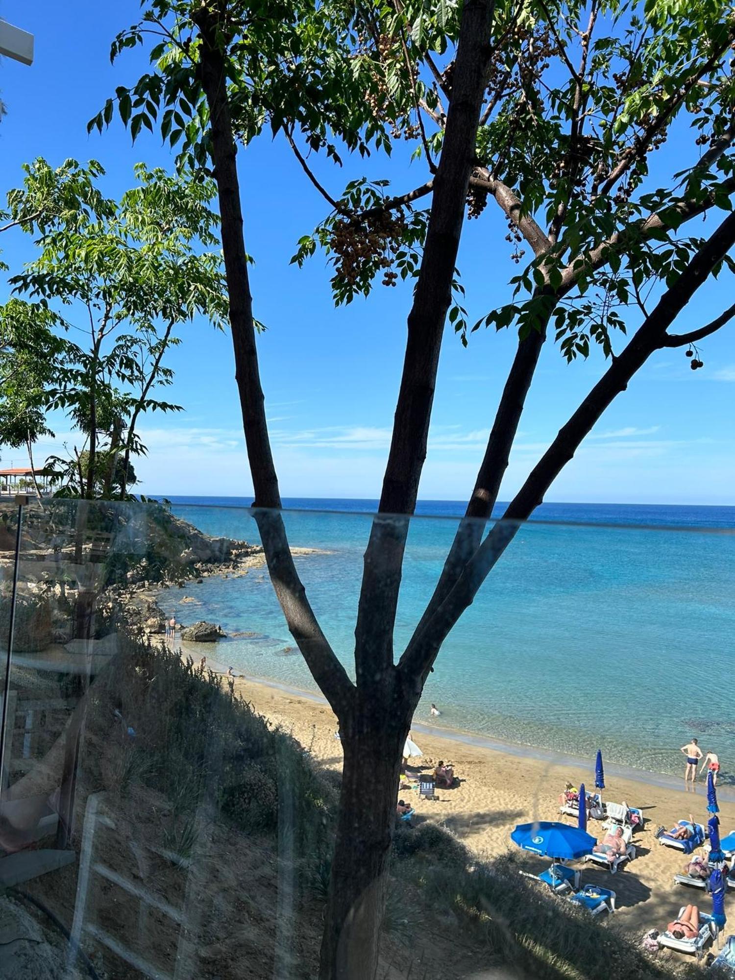 Apartment Helena Paralimni Exteriör bild