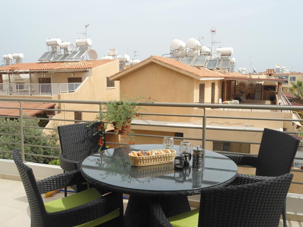 Apartment Helena Paralimni Exteriör bild
